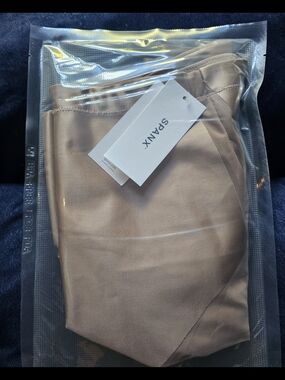 NEW WITH TAGS SPANX (LG)